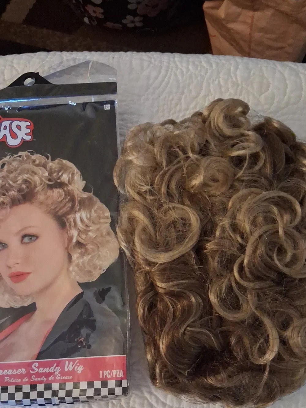 Unbranded Curly Sandy Blonde Short Wig – Voluminous Styled Curls